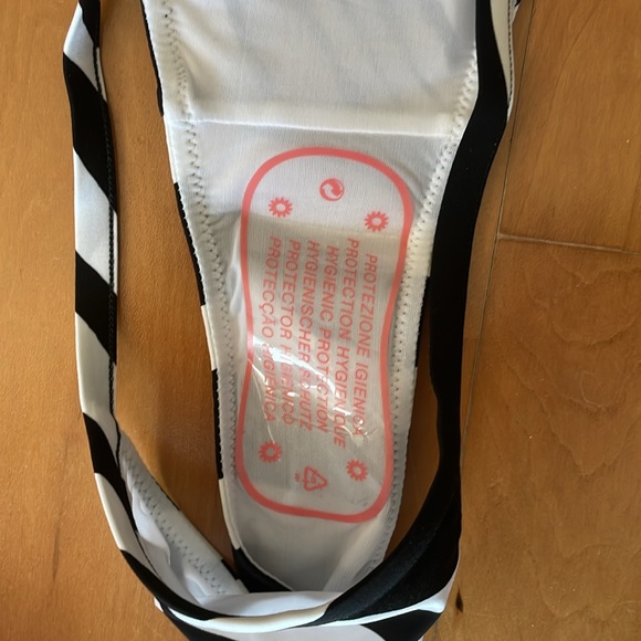 Dolce&Gabbana Zebra Triangle Two-Piece Bikini Set - Black/White XS - Picture 10 of 10